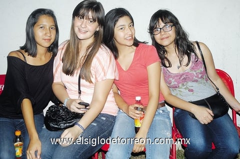 31052011 García, Paty Chibli, Itzel Rodríguez y Mariana Ramírez.