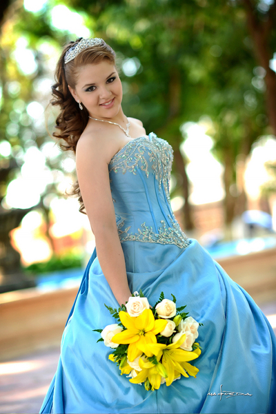 18062011 Sarahy celebró sus XV años con una misa de acción de gracias en la parroquia de la Encarnación, el diez de junio de 2011. La acompañaron sus padres Sr. Héctor Montellano Valdez y Sra. Sandra Navarro de Montellano.- Maqueda Fotografía