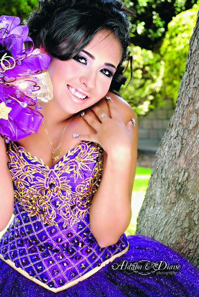 01082011  Abril Montserrat Martínez Nava celebró sus XV años con una misa de acción de gracias, el 23 de julio de 2011, en la iglesia de Nuestra Señora de Lourdes. Ella es hija de los señores: Profr. Luis Gerardo Martínez García (f) y Profra. Gloria Mayela Nava Castillo.- Aldaba & Diane Photography