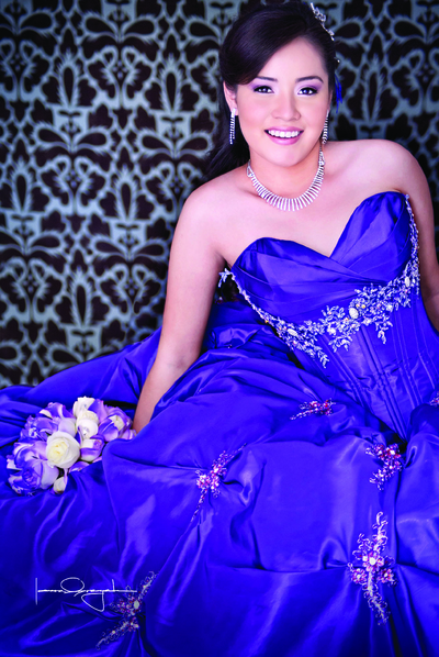 01082011 Guadalupe Estefanía Zataráin Castor festejó sus XV años con una misa de acción de gracias, el 16 de julio de 2011, en la parroquia de Todos los Santos. La acompañaron sus padres: Ing. Mauro Gerardo Zatarain Lara y Sra. Julia Castor Tovar.- Estudio Laura Grageda