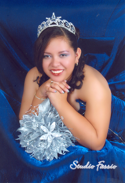 02102011  Elizabeth Rodríguez Martínez celebró sus XV años con una misa de acción de gracias, en la capilla Casa de Jesús, el 24 de septiembre de 2011. La acompañaron sus padres Ing. Juan Clemente Rodríguez Pacheco y odontóloga Flor Mariza Martínez Solís.- Studio Fassio