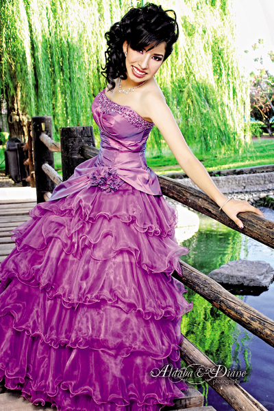30102011   Joselyne Rangel Recéndiz celebró sus XV años de vida con una misa de acción de gracias en la parroquia de la Inmaculada Concepción, el sábado 15 de octubre de 2011; es hija del Lic. J. Alberto Rangel Salaices y Sra. Silvia Recéndiz de Rangel.- Estudio Aldaba & Diane Photography