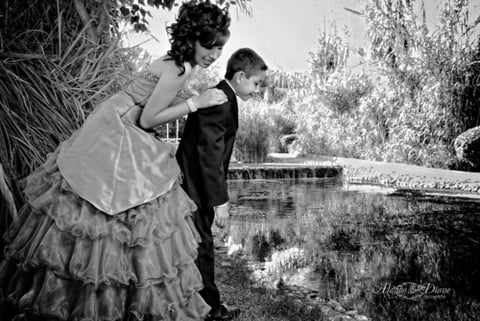 30102011 Joselyne Rangel Recéndiz el día de su fiesta de XV años junto a su hermanito Julio Alberto Rangel Recéndiz.- Estudio Aldaba & Diane Photography