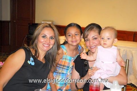 01062011 de Vázquez, Paulina Vázquez, Carolina Martínez y Bárbara Uribe.
