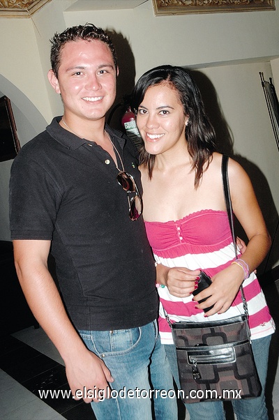 05062011  Navarro y Karen Villa.