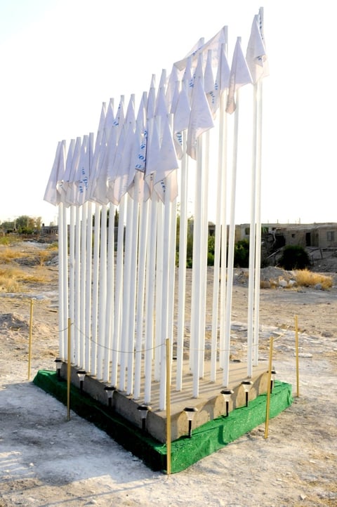 El Monumento por la Paz, diseñado por la señora Mercedes, fue inaugurado ayer en el lugar del accidente.