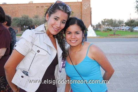 07062011  Saloj y Maribel de la Cruz.