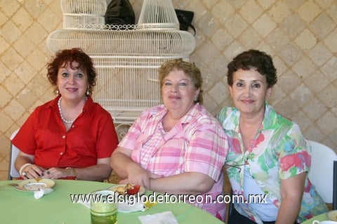 09062011  Fernández, Silvia Hilda González y Julieta Faz.