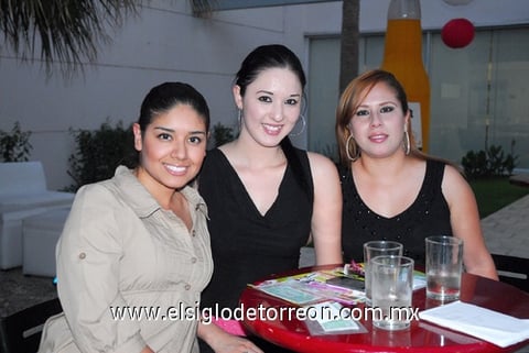 10062011  Hernández, Sara Reyes y Viridiana Díaz.