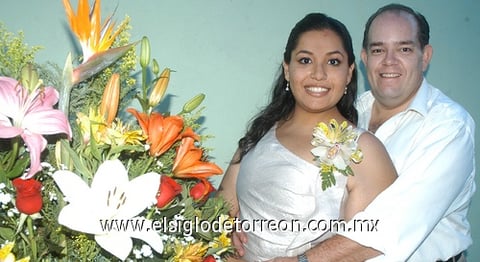 10062011  Laura Angélica Dovalina Díaz y Lic. Enrique Riquelme Díaz recibieron una emotiva despedida de solteros.