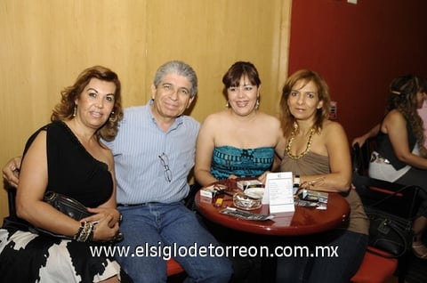 10062011  Alejandro, Claudia y Connie.