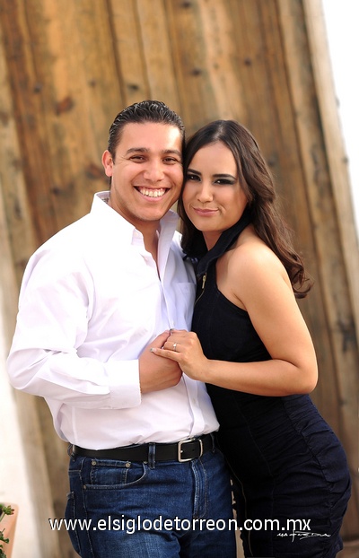11062011  su presentación religiosa Perla Magaly López Meléndez y Jesús Miguel Jáquez Velasco, el sábado cuatro de junio de 2011, en la parroquia de Nuestra Señora de Lourdes. Ellos son hijos de los señores: Jesús Jáquez Pérez y Lucía Concepción Velasco Durón; Sandra Meléndez Luna.- Maqueda Fotografía