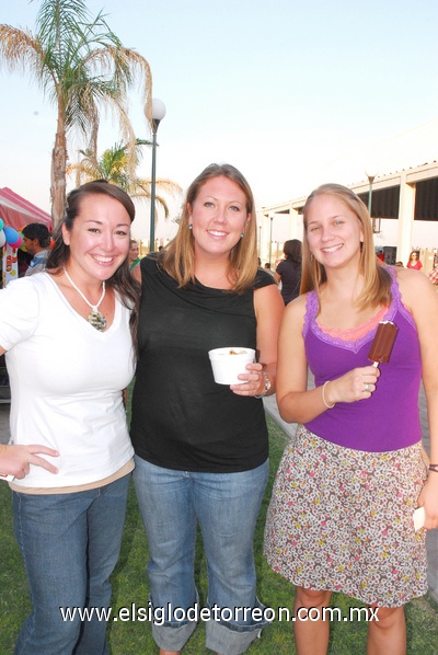 11062011  Wells, Amy Rowland y Marissa.