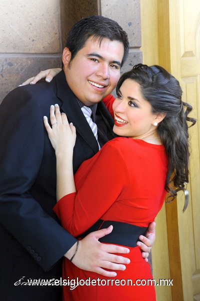 15062011 . Esmeralda Elizabeth Martínez Olivas y L.C.I. Héctor Emilio Argumedo León, contrajeron matrimonio civil, el nueve de junio de 2011. Los acompañaron sus padres, señores: Julián Argumedo Silva y Patricia León García; José de Jesús Martínez Córdova y Estela Elvira Olivas Ugarte.- Érick Sotomayor Fotografía
