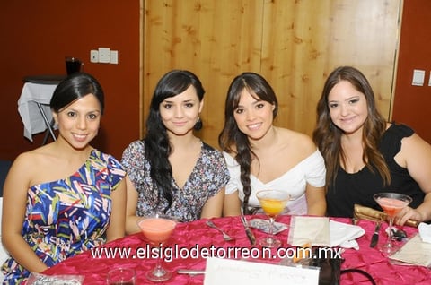 18062011  Medrano, Silvia Aviño de Reyes, Yaneth Galván, Vero Hidrogo y Vero Estrada.