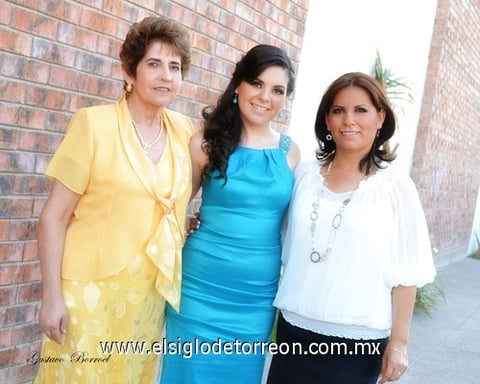 18062011  a la futura esposa sus organizadoras de tan emotivo evento, su mamá Sra. Lilia Rodríguez y su futura suegra Sra. Silvia Berrón.