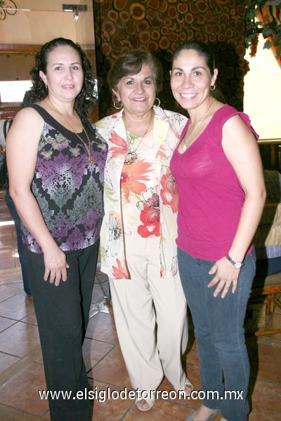 17062011 , Tere y Paola durante su reunión de los miércoles.