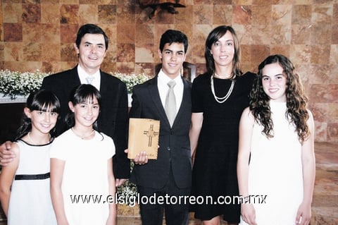 José Ramón junto a sus familiares.
