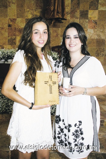 Katia y su madrina Marcela.