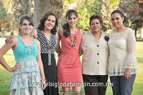 Abril Agüero, Cristy Soriano, Pamela Meraz Taboada, Alva Patricia Meraz Taboada, Karen Meraz de Díaz, Cynthia Soriano y  Ayram Aranda de Soriano.