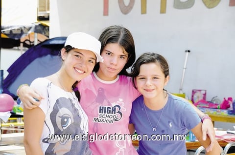 María Ángel Peña, Doris Morales y Marion Arriaga.
