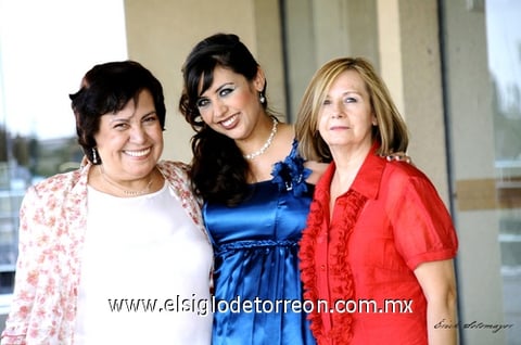 20062011 Cepeda de Leyón junto a las anfitrionas de su fetejo de canastilla, Sra. Dora Alicia Rubio de Cepeda y Sra. Alma Rosa Torre de Leyón.