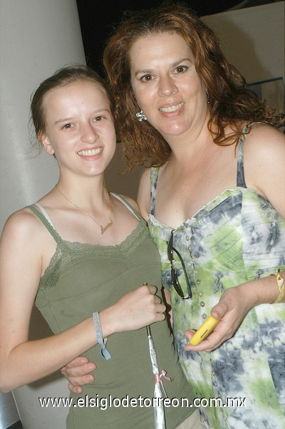 24062011  Garza, Cristy Castro, Paulina Muncholi y Sherlyn Nevares.