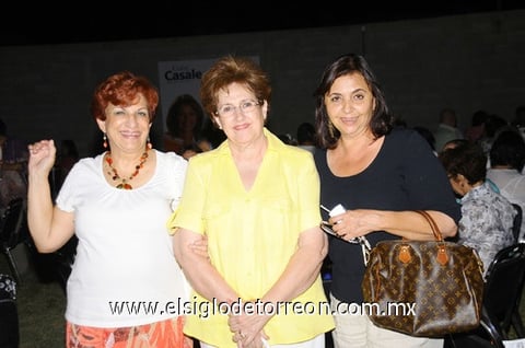 24062011 , Miriam y Magdalena.