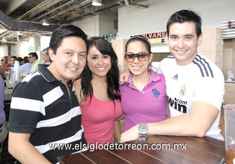 25062011 , Valeria, Xochitl, Ranulfo.