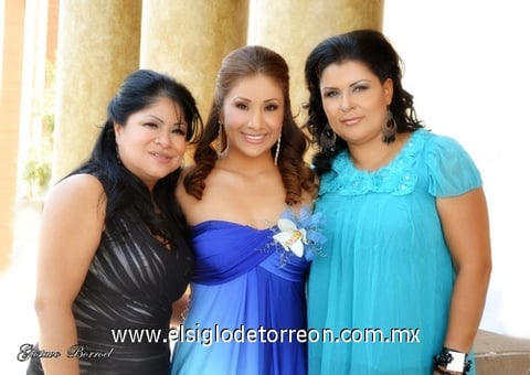 25062011 junto a su futura suegra Sra. María Inés Sánchez de Trejo y su mamá Sra. María Isabel Serna de Adame quien fungió como anfitriona de tan emotivo evento.