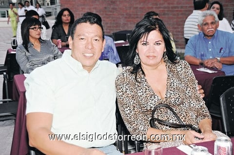 27062011  Rocha y María Lourdes Reyes de Rocha.