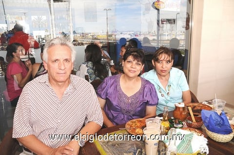 27062011  Prado, Fernando Casados, Ale Torres, César Moreno, Pilar Morales, Mayte Valdés, Liz Bringas y Ale Ramos.