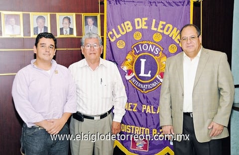 27062011  Reséndiz, Guillermo Valdez y Víctor Manuel Carrillo, mesa directiva entrante.