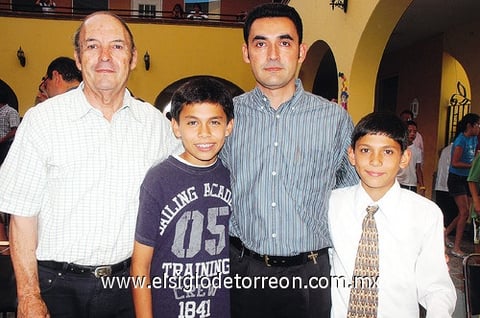 27062011  Fernández, Ángel Fernández Mora, Ángel Fernández Pérez y José Miguel Fernández.