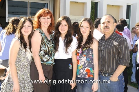28062011 , Mónica, Mariana, Mony y Felipe.