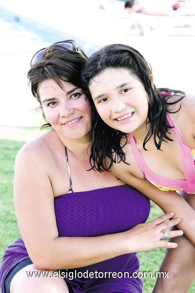 29062011  de Ávila y su hija Marijose.