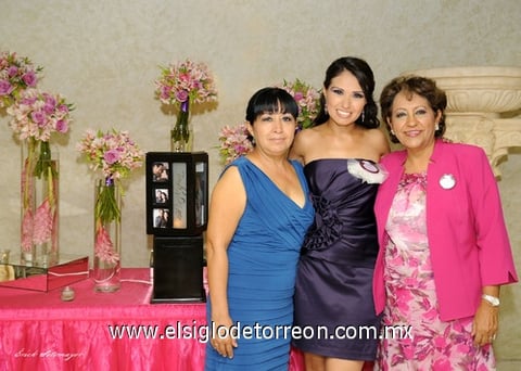 30062011 a Brenda sus anfitrionas Lety Hernández y Adela Aguilar.