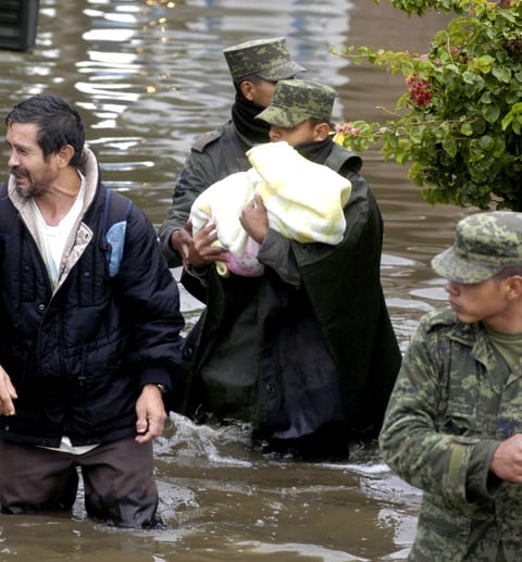 La Secretaría de la Defensa Nacional (Sedena) brindó su apoyo a los presidentes municipales de Tampico, Madero y Altamira, ofreciéndoles su colaboración y su disposición de activar de inmediato el plan DN-III-E.