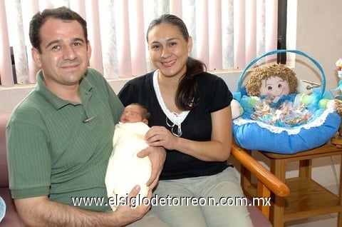 02072011 Miguel nació el 21 de junio y es hijo de Miguel y América.