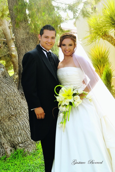 María Elena Rangel Méndez y Francisco Alejandro Sánchez Antúnez unieron sus vidas en el Sacramento del Matrimonio en la Catedral del Carmen, el 21 de mayo de 2011. Ellos son hijos de los señores Santiago Rangel Reyes (f) y María Elena Méndez Vda. de Rangel; Francisco Sánchez Beltrán y Dora Josefina Antúnez.

Gustavo Borroel Fotografía