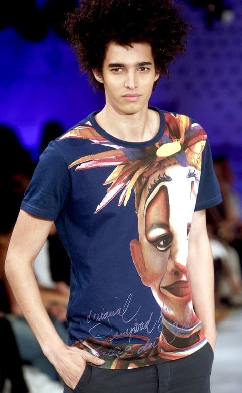 El desfile de su colección de primavera-verano 2012 que ha tenido al mar Mediterráneo como telón de fondo.