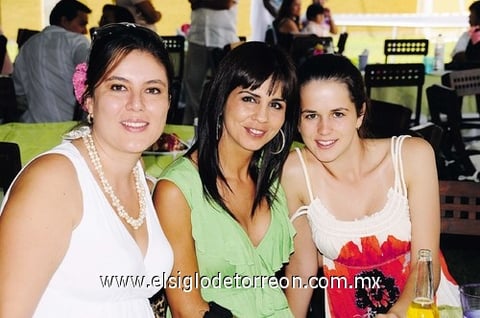 Jorge, Fernando y Ana Campillo.  Aline, Dora y Brenda.