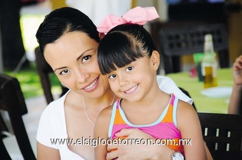 Lizy e Isabella Mena.
