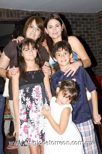 Rosario Silva, Rosetta de Teja, María Julia, Miguel y Rosetta Teja.