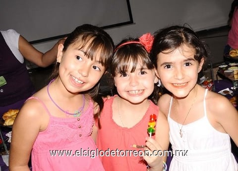 Sofi Berumen, Regina Yacamán, Ana Sofía Belausteguigoitia.