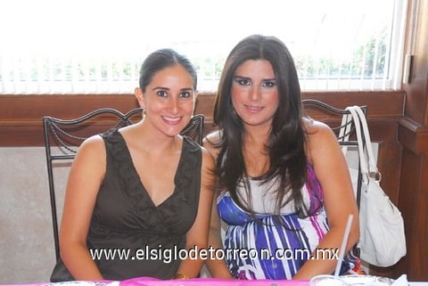 Lorena López Amor de Fernández y Vanessa Barajas de Berumen.