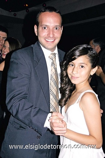 Manuel Bravo Ostos orgulloso junto a su hija Ana Sofía Bravo Hernández.