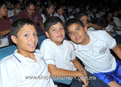07072011  Golden fue la invitada especial de la presentación.