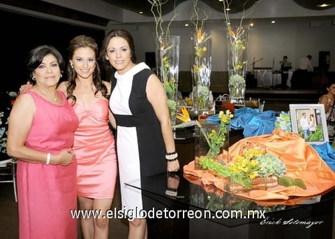 08072011  homenajeada Eloísa Valdez Guerrero por sus anfitrionas Sra. Virginia Guerrero de Valdez y Sra. Maripaz Zamudio de Flores.