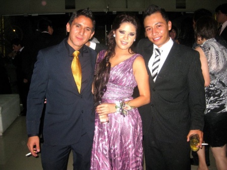 Graduación Valeria de la Fuente, Omar Gónzalez y Saúl. Fotografía enviada por Valeria de la Fuente Lara.